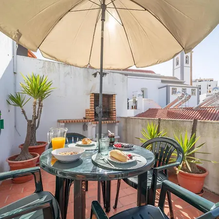 아파트 Lena's House By Hellovacations